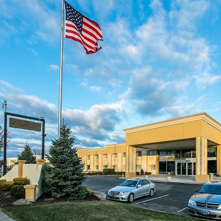 Comfort Inn Medford-Long Island Bagian luar foto