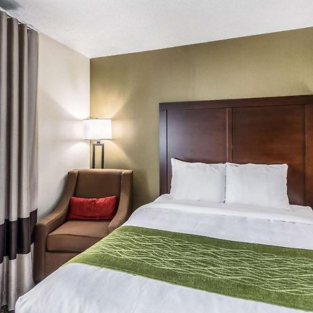 Comfort Inn Medford-Long Island Bagian luar foto