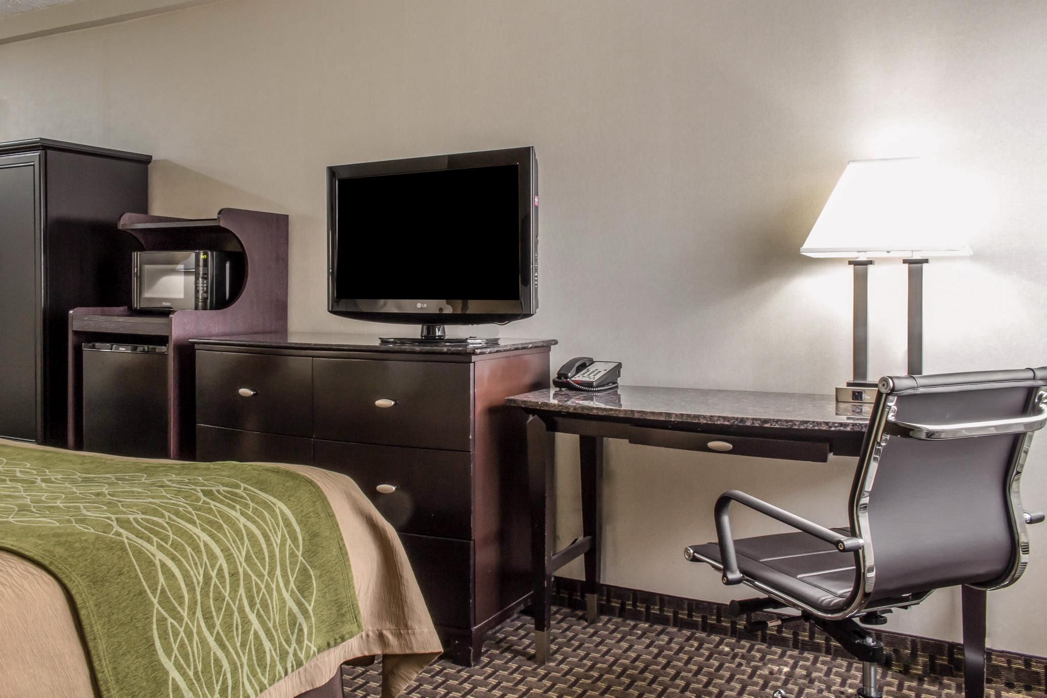 Comfort Inn Medford-Long Island Bagian luar foto