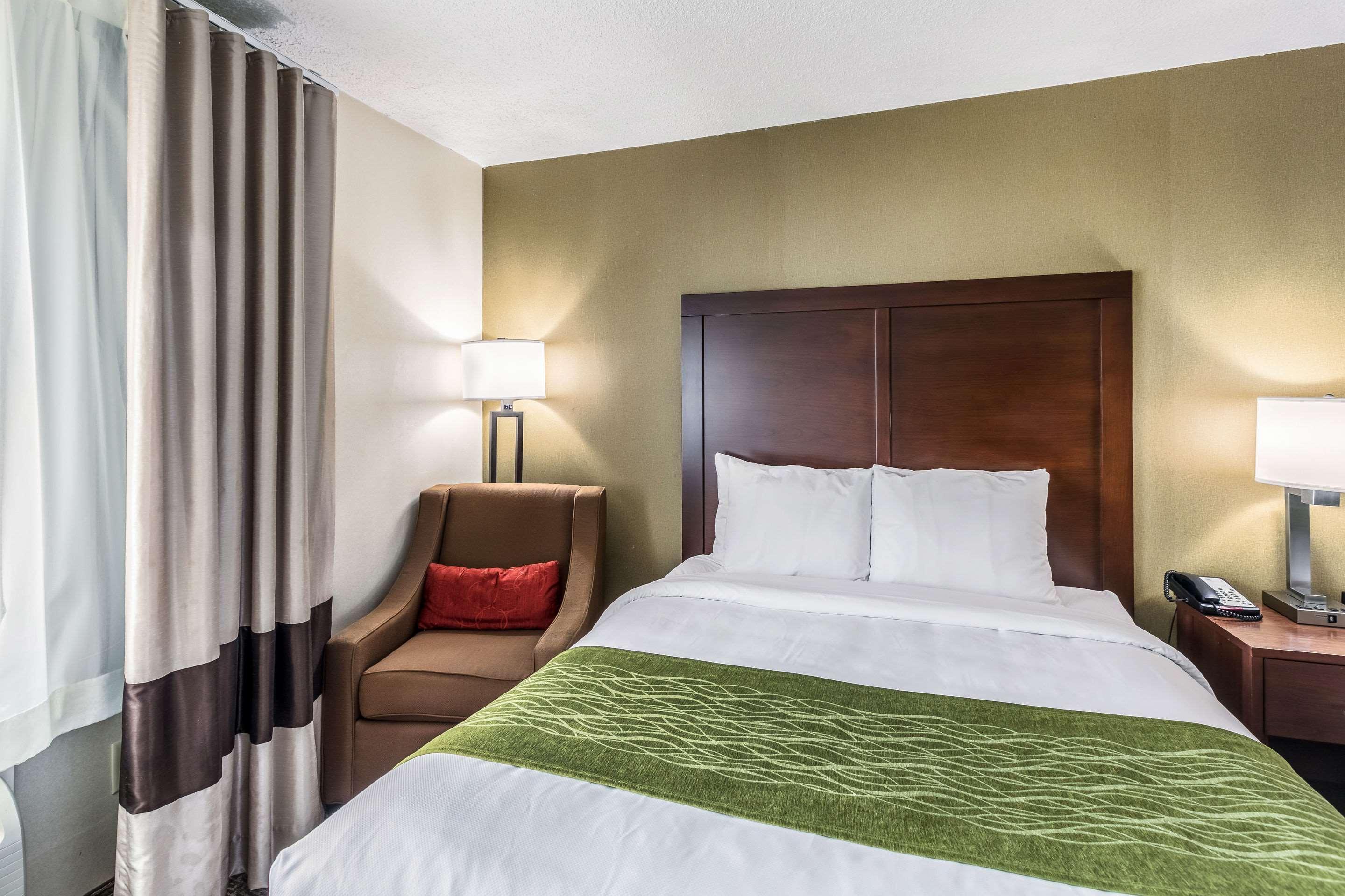 Comfort Inn Medford-Long Island Bagian luar foto