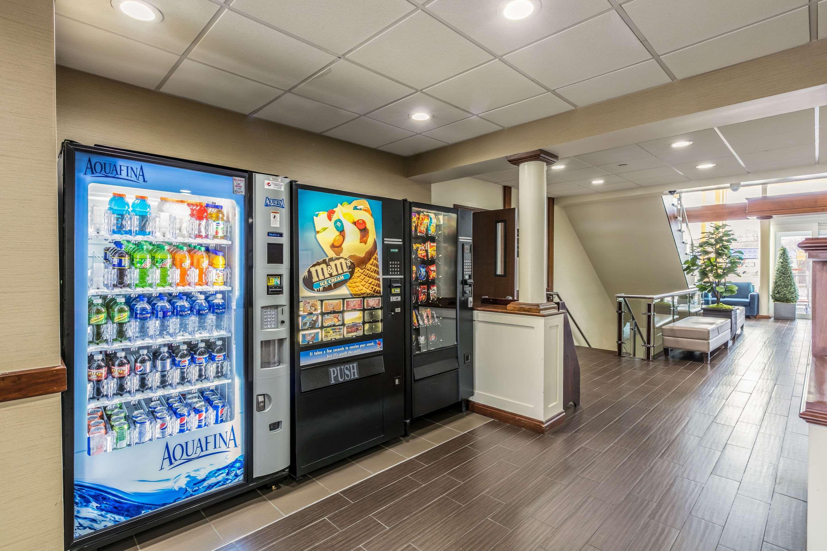 Comfort Inn Medford-Long Island Bagian luar foto
