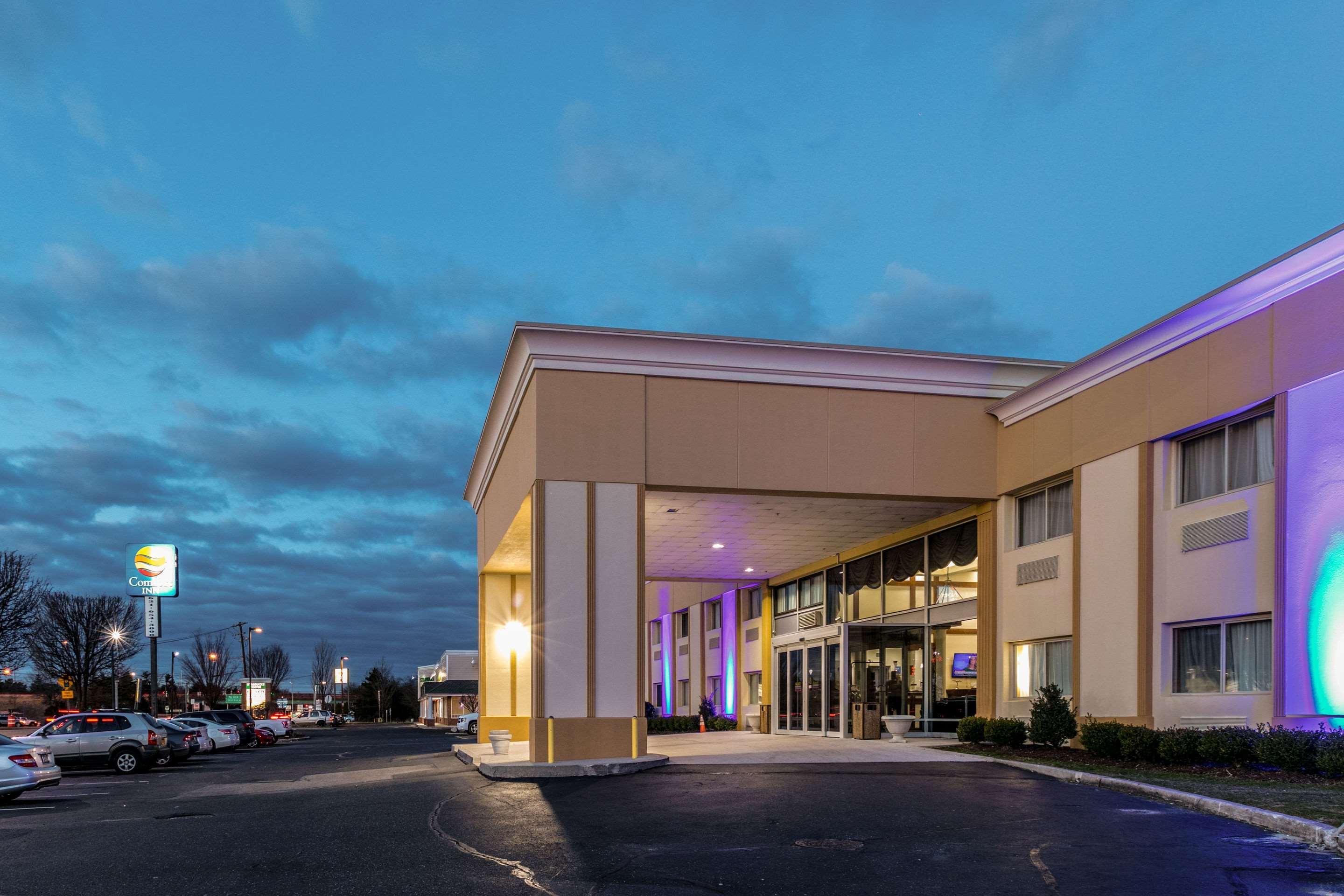 Comfort Inn Medford-Long Island Bagian luar foto