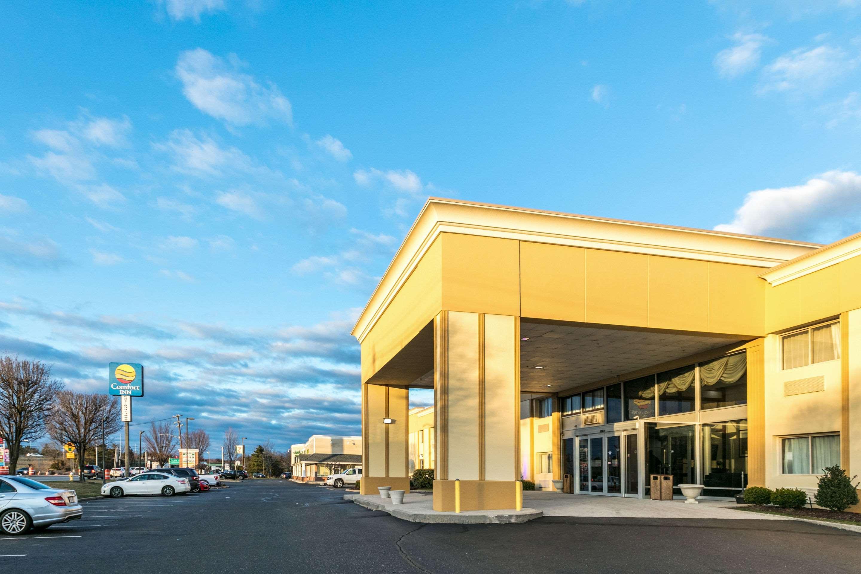 Comfort Inn Medford-Long Island Bagian luar foto