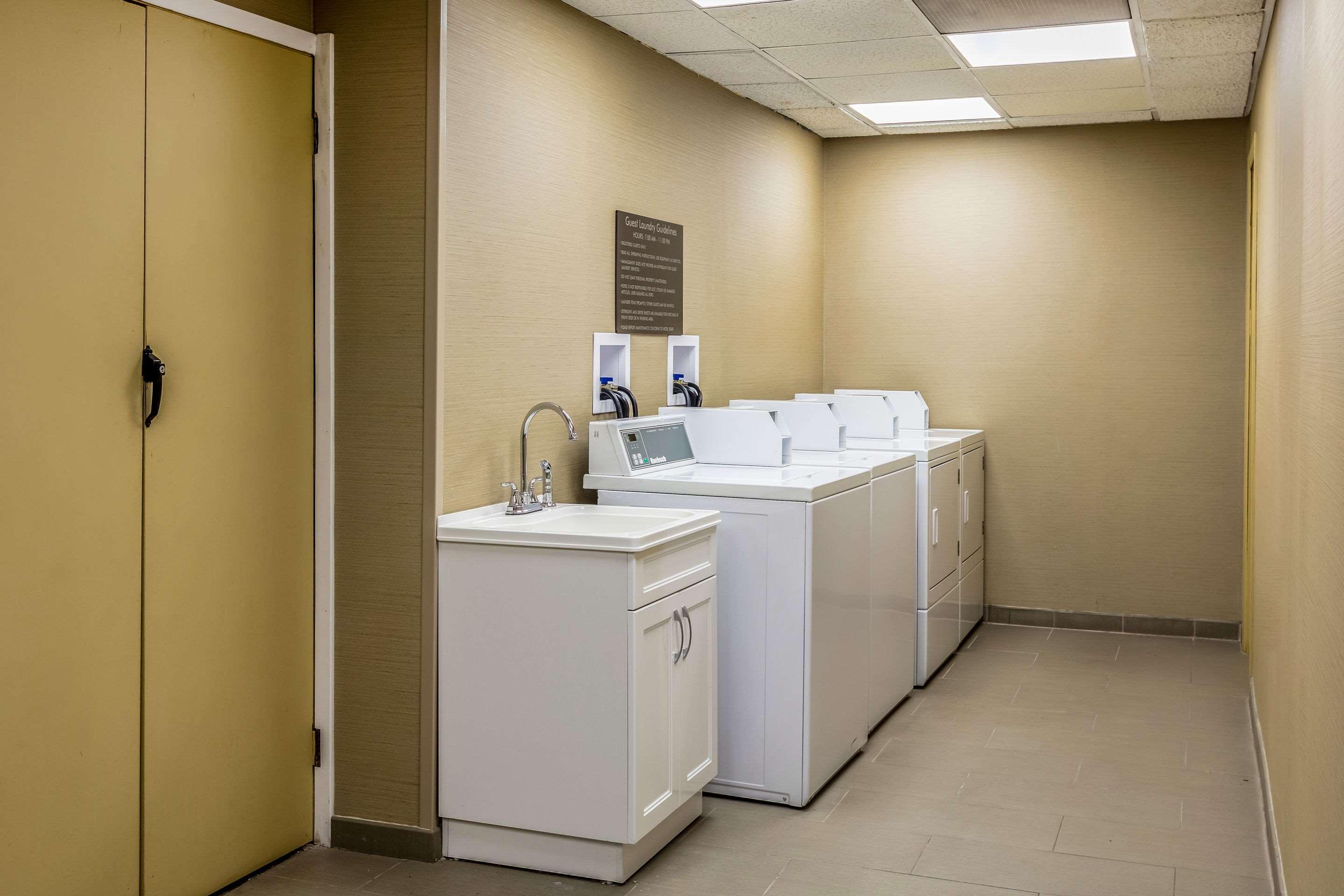 Comfort Inn Medford-Long Island Bagian luar foto