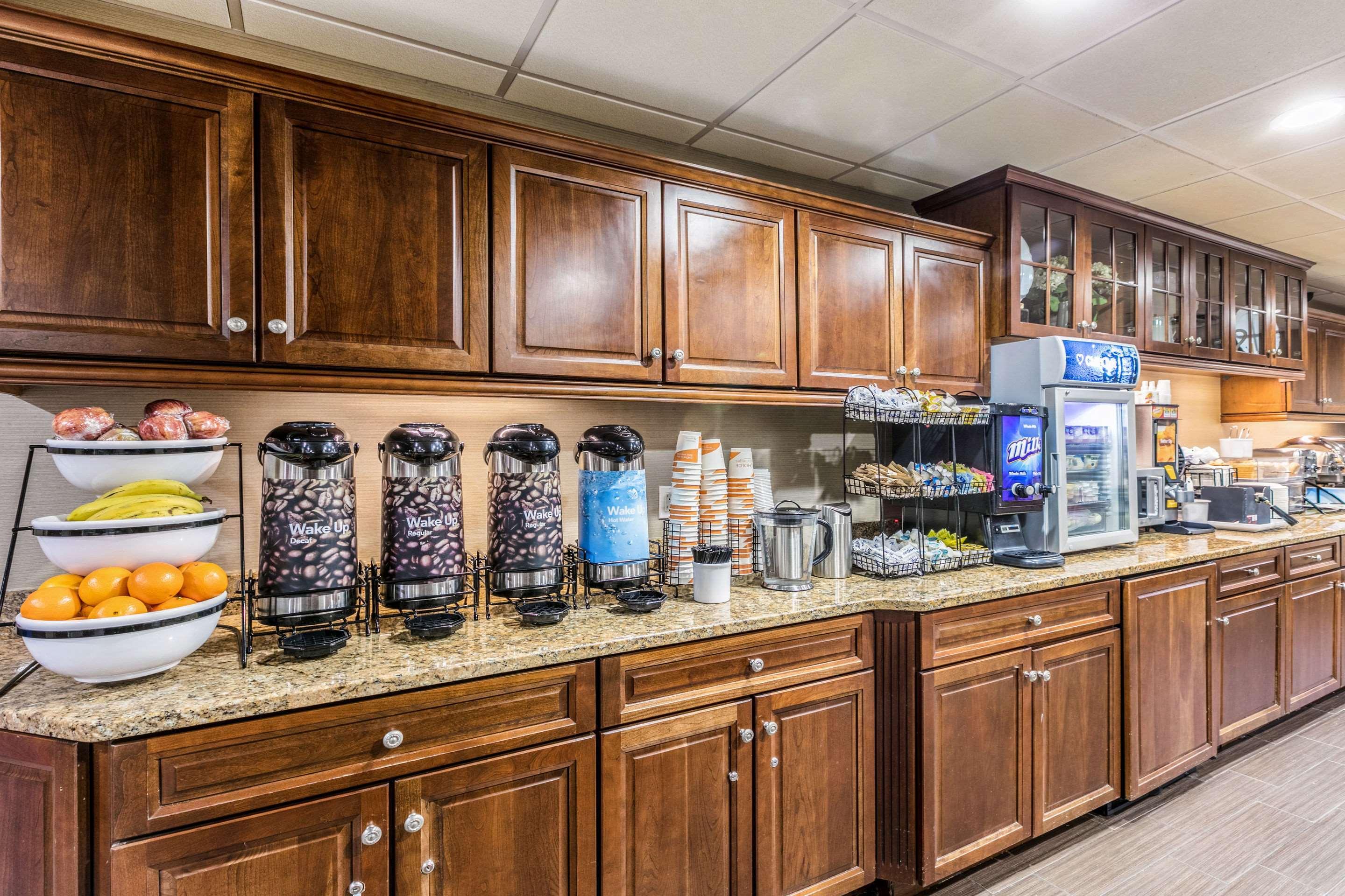 Comfort Inn Medford-Long Island Bagian luar foto