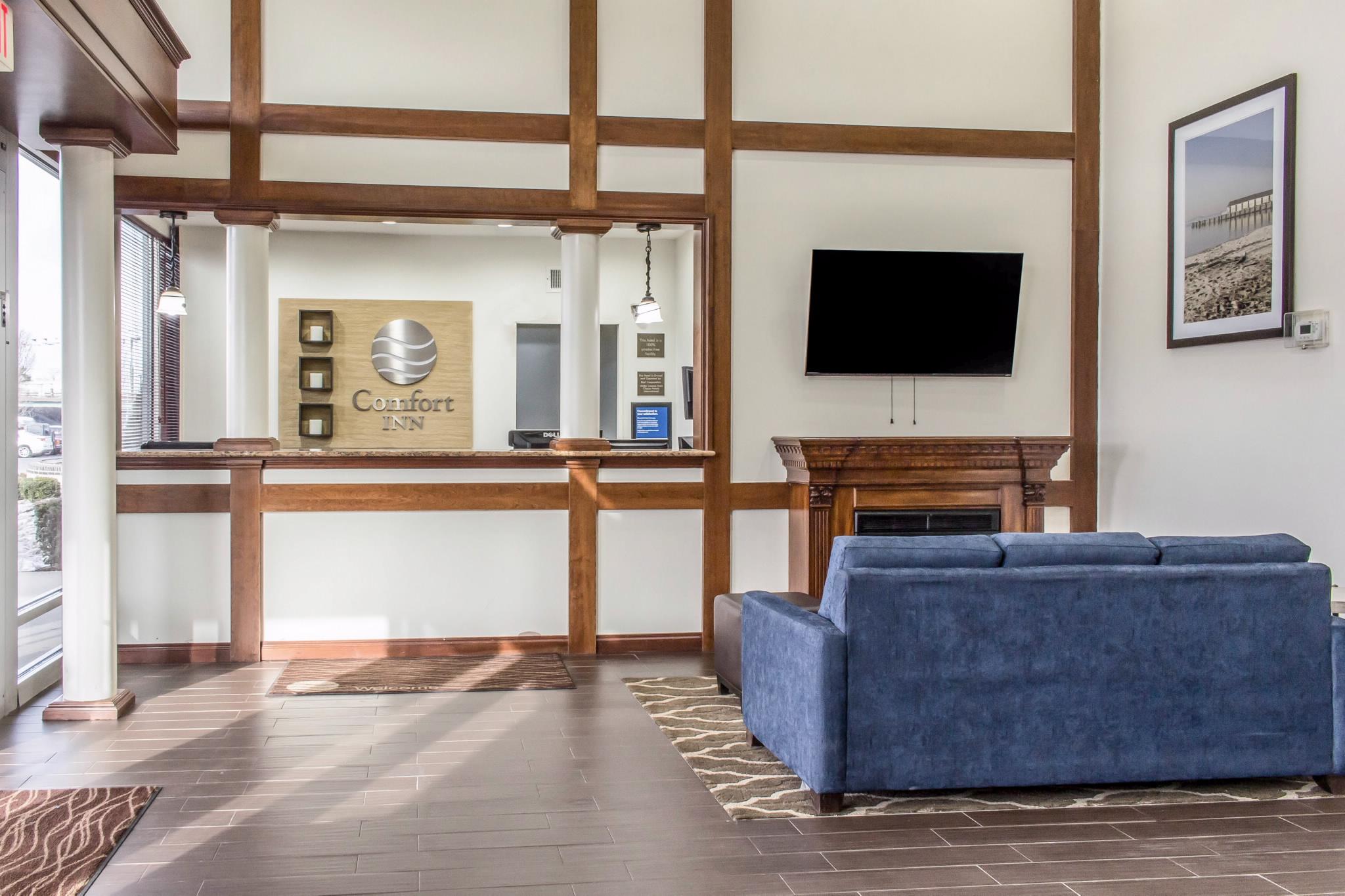 Comfort Inn Medford-Long Island Bagian luar foto