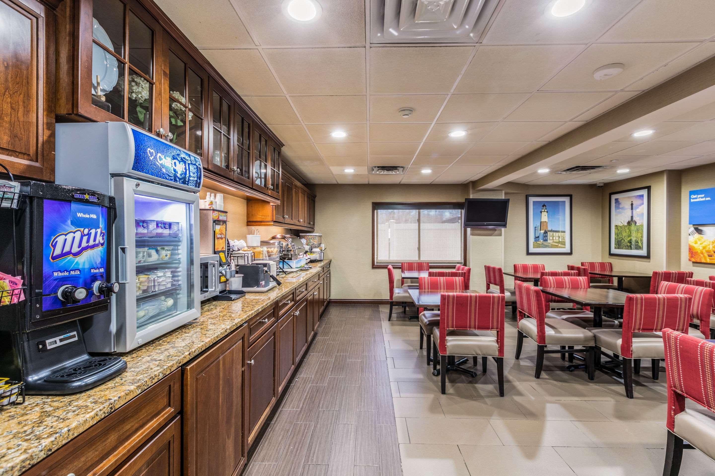 Comfort Inn Medford-Long Island Bagian luar foto