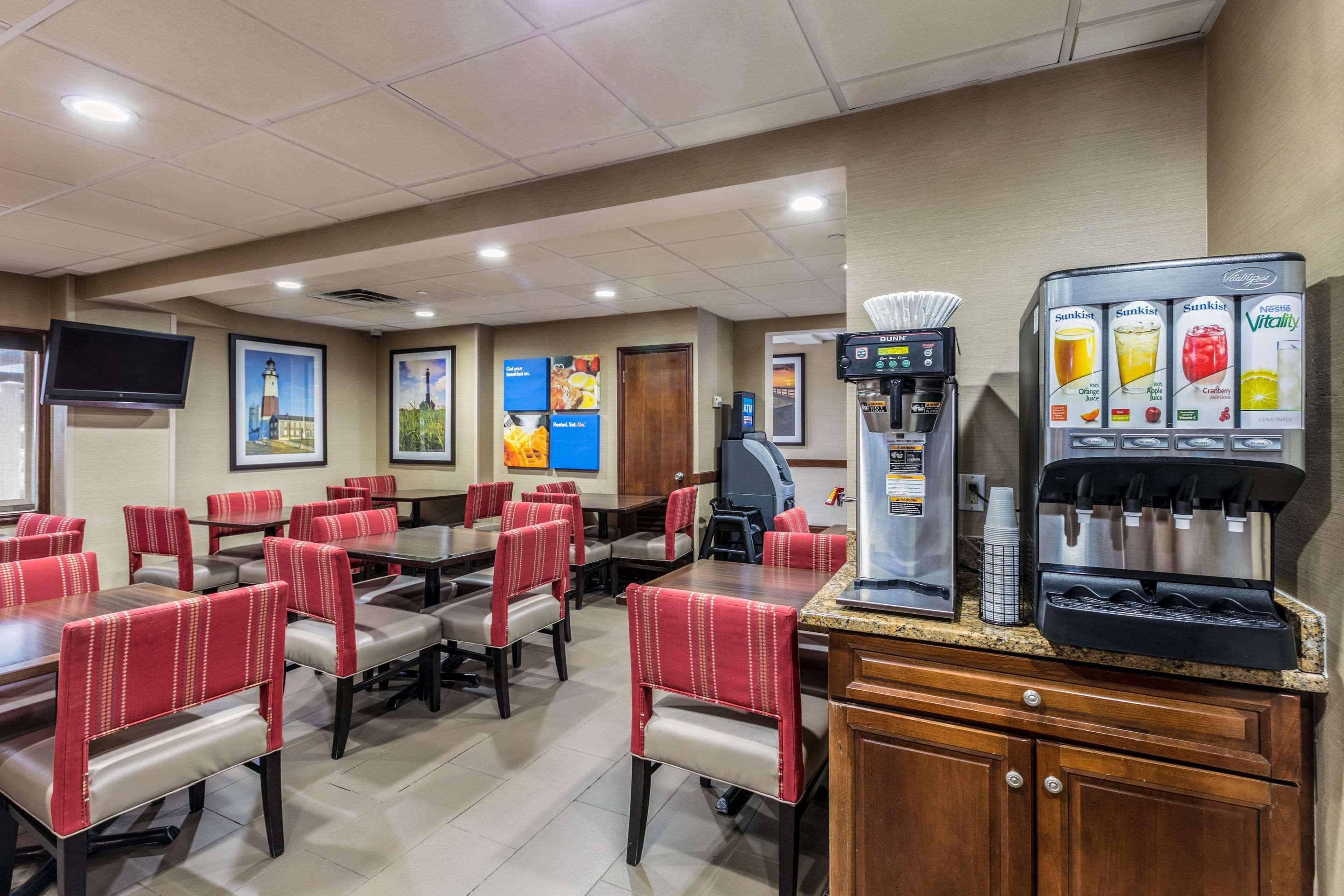 Comfort Inn Medford-Long Island Bagian luar foto