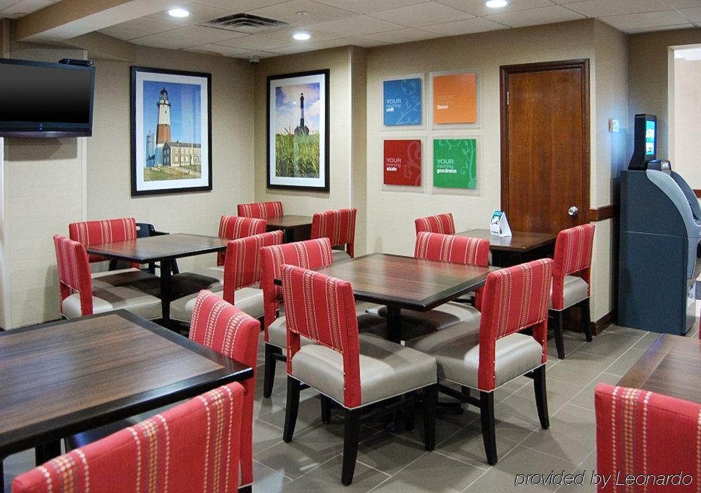 Comfort Inn Medford-Long Island Bagian luar foto