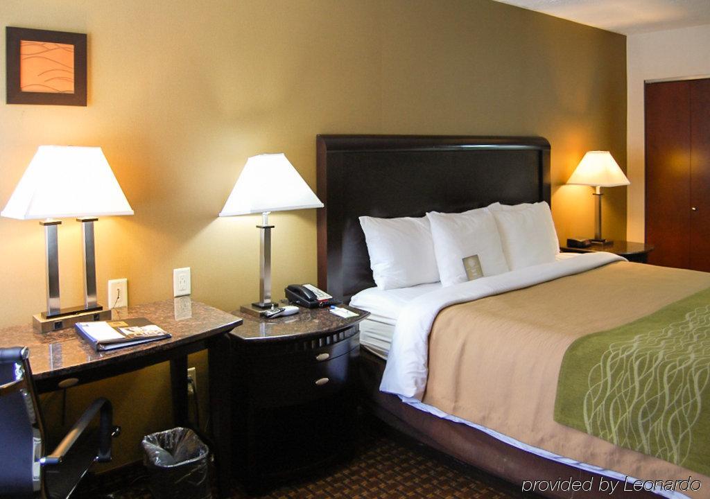 Comfort Inn Medford-Long Island Bagian luar foto
