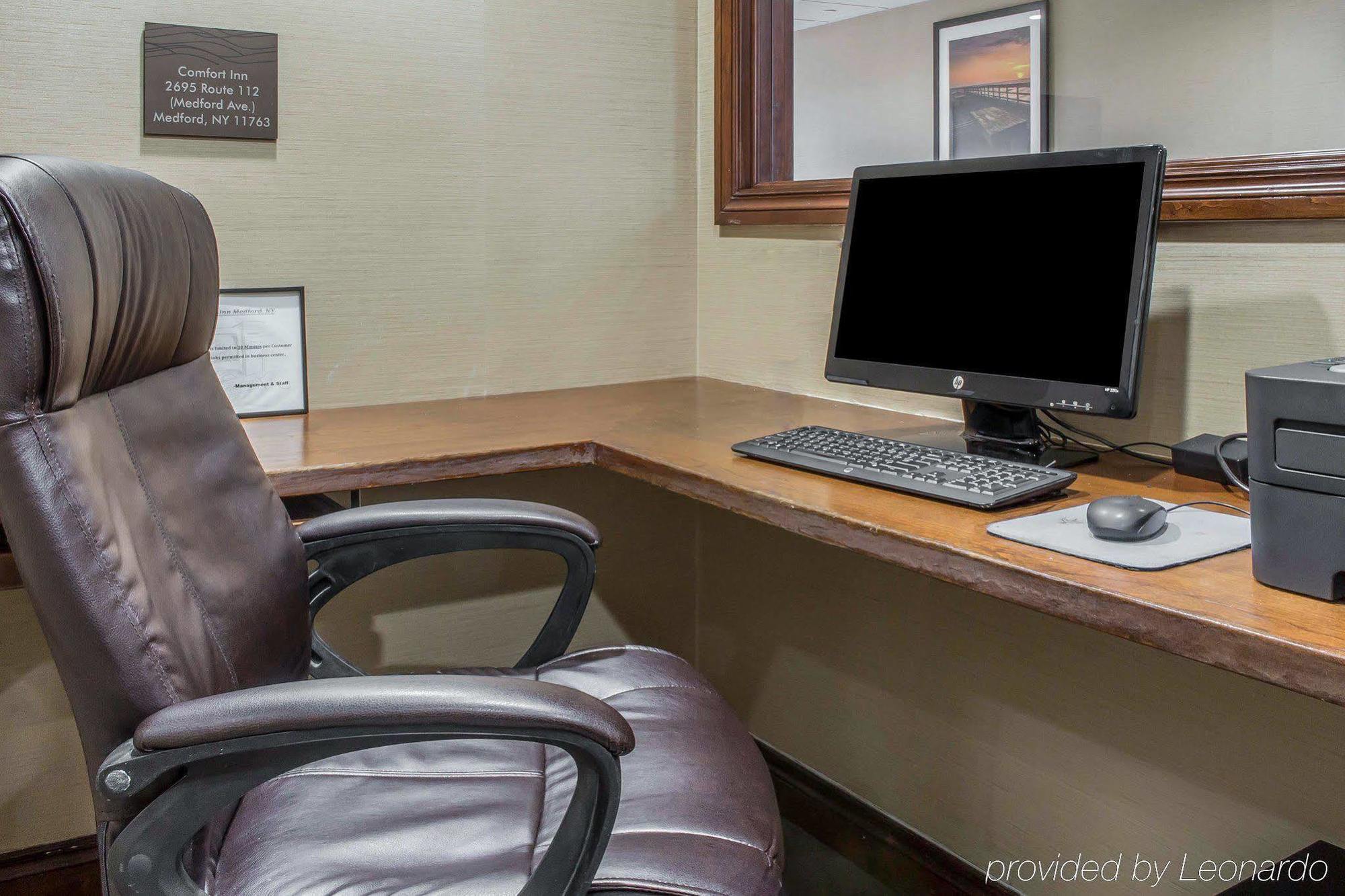 Comfort Inn Medford-Long Island Bagian luar foto