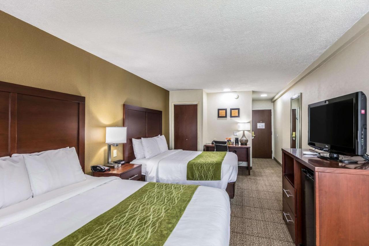 Comfort Inn Medford-Long Island Bagian luar foto